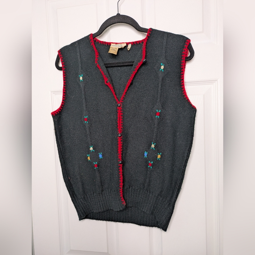 Vintage 70s Embroidered Knit Sweater Vest with Red Trim Cardigan Size Medium